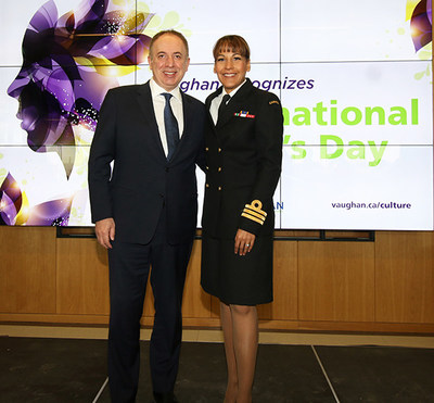 Mayor Maurizio Bevilacqua with Commander Kelly Williamson at the City of Vaughan’s 2019 International Women’s Day event. (CNW Group/City of Vaughan)