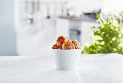 IKEA Canada introduces new, sustainable salmon balls to Restaurant locations nationwide (CNW Group/IKEA Canada)