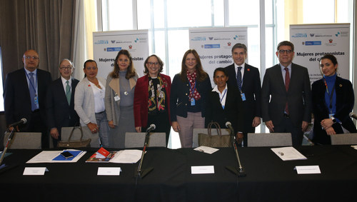 Event participants (l-r): BBVAMF IMF in Peru General manager, Permanent Representative of Colombia to the United Nations, BBVAMF entrepreneur, Vice-President of Colombia, Ibero-American Secretary-General, UN Women regional director for the Americas and the Caribbean, BBVAMF loan officer, BBVA Microfinance Foundation CEO, Permanent Representative of Peru to the United Nations and BBVAMF Head of Women empowerment