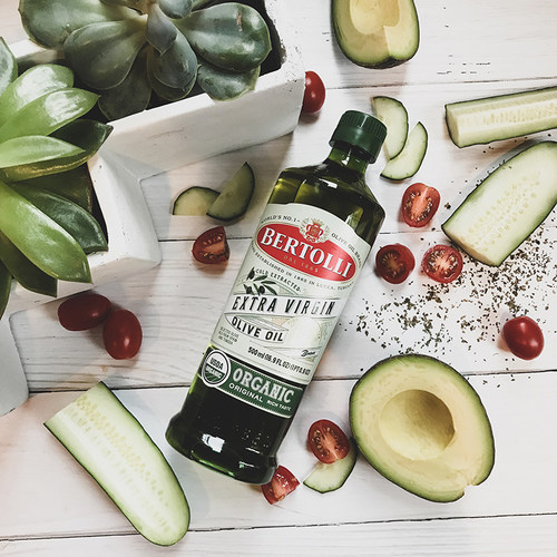 Bertolli Extra Virgin Olive Oil is a quality blend, cold-pressed for a naturally full-bodied fruity flavor and plays a role in five popular diets. (PRNewsfoto/Bertolli)