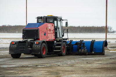 A shot of North America's first autonomous runway snowplow, Otto at Winnipeg Richardson International Airport (CNW Group/Winnipeg Airports Authority Inc.)