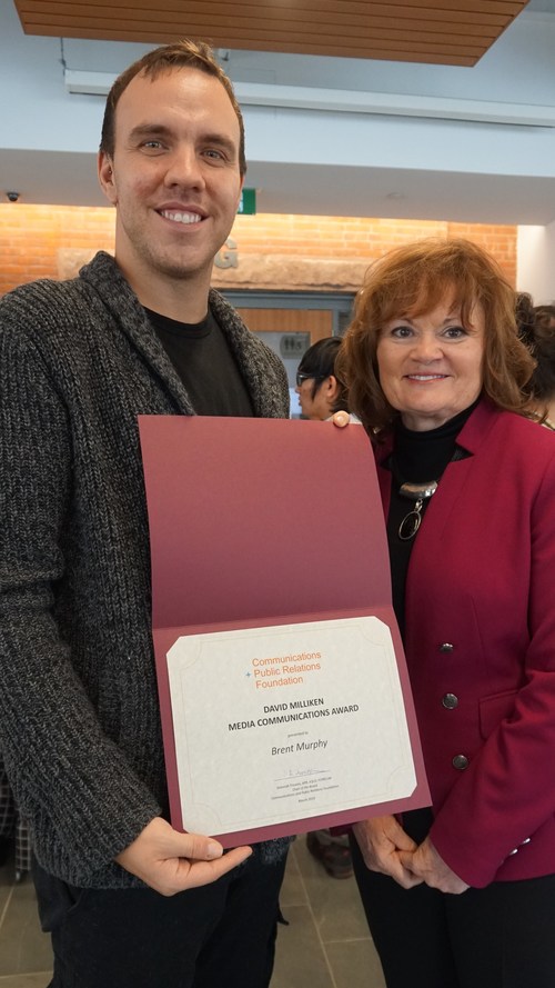 Brent Murphy (left) receiving the 2019 David Milliken Media Communications Award from C+PRF Chair Deborah Trouten, APR, FCPRS LM (right). (CNW Group/Communications + Public Relations Foundation)
