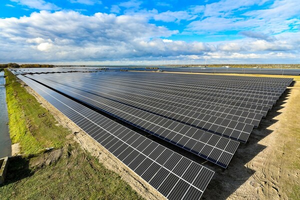 Moerdijk Solar Park supplied by Suntech