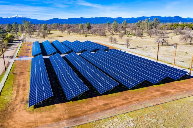 CalCom Energy designed and constructed a 693-kilowatt solar project for Bella Vista Water District in Redding, CA. The solar array reduces electricity costs and carbon emissions by using clean energy to pump water throughout the district.