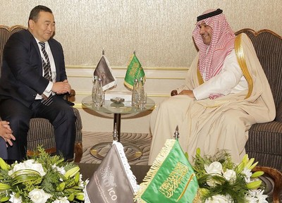 Askhat Akibayev, President World Ethnogames Confederation (The Kyrgyz Republic), Right: Sheikh Fahad, CEO Camel Club (Saudi Arabia)