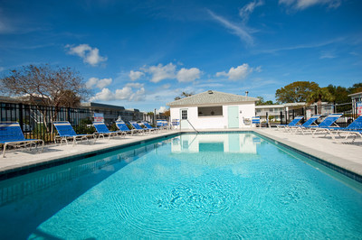 Seaside Apartments Pool