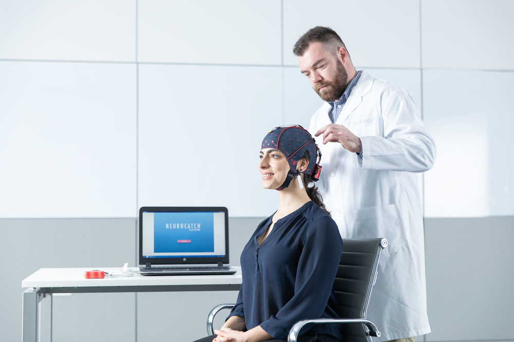 Clinician using the NeuroCatch Platform objective brain function assessment system, soon to be available to clinicians in Canada. Credit: NeuroCatch Inc. (CNW Group/NeuroCatch Inc.)