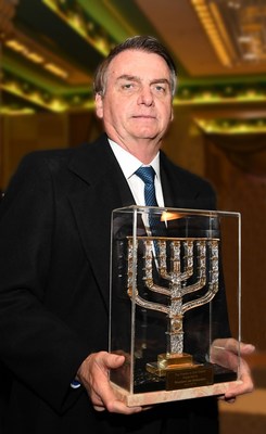 Bolsonaro, Presidente de Brasil, recibe el Premio “Friends of Zion”, photo credit:  Peter Halmagyi (PRNewsfoto/Friends of Zion Museum)