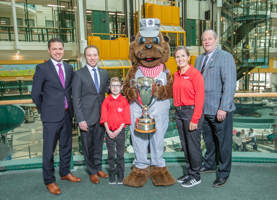 CP mascot Cornelius stands with Jonathan Wahba, Vice-President, Sales & Marketing - Intermodal and Automotive, CP; Adam Starkman, Vice-President, Corporate Partnerships, SickKids Foundation; Kyle Hayhoe, Child Ambassador; Lorie Kane, CP Ambassador & LPGA Tour Professional, Canadian Golf Hall of Fame Member; and Bill Paul, Chief Championship Officer, Golf Canada. (CNW Group/Canadian Pacific)