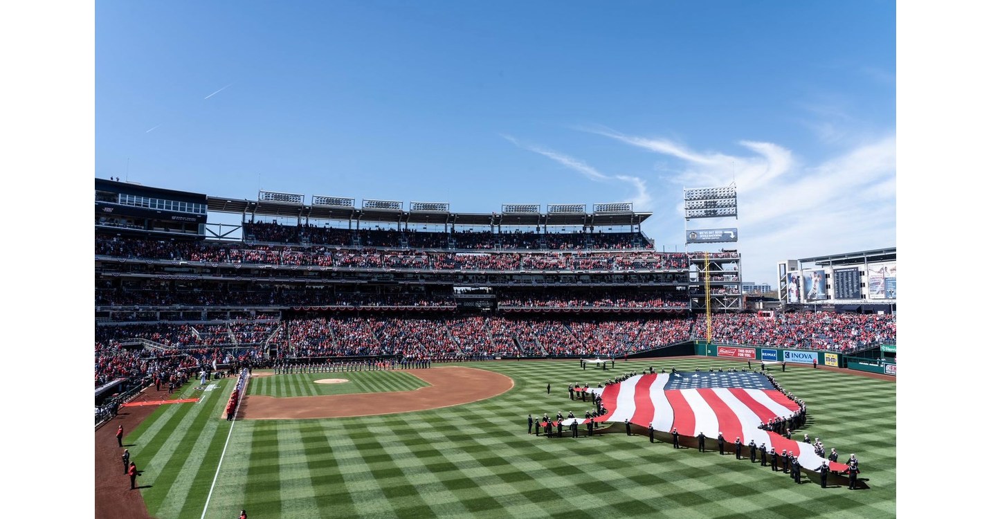 Washington Nationals Give Prizes to Fans who Recycle During Games