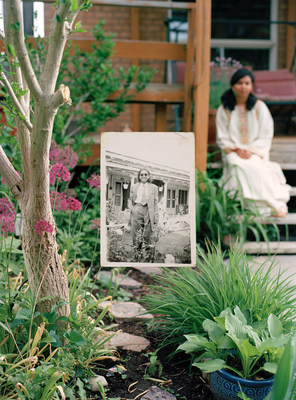 Zinnia Naqvi Self-portrait in the Garden, 2017 and Nani in the Garden (2), 1948, printed 2017, Inkjet print (CNW Group/Scotiabank)