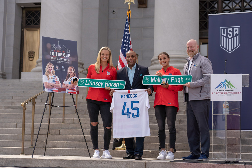 World Cup champions Lindsey Horan, Mallory Pugh feel hometown love as  Broncos' special guests for win over Chargers