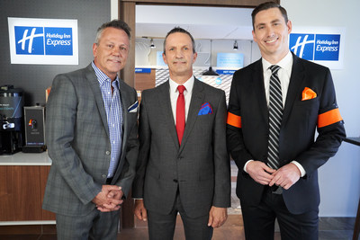 Doug Gilmour and Guy Carbonneau compete to create the ultimate breakfast in the Holiday Inn Express READIEST Breakfast Challenge Canada, hosted and judged by Mike Johnson. (CNW Group/Holiday Inn Express)