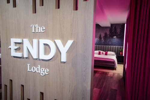 Escape the hustle and bustle of downtown Toronto and visit The Endy Lodge at Stackt market (28 Bathurst Street, Unit 1-109). Try Endy's award-winning mattress and fan-favourite sleep essentials, and get to know the brand leading Canada's sleep revolution in real life. (CNW Group/Endy)
