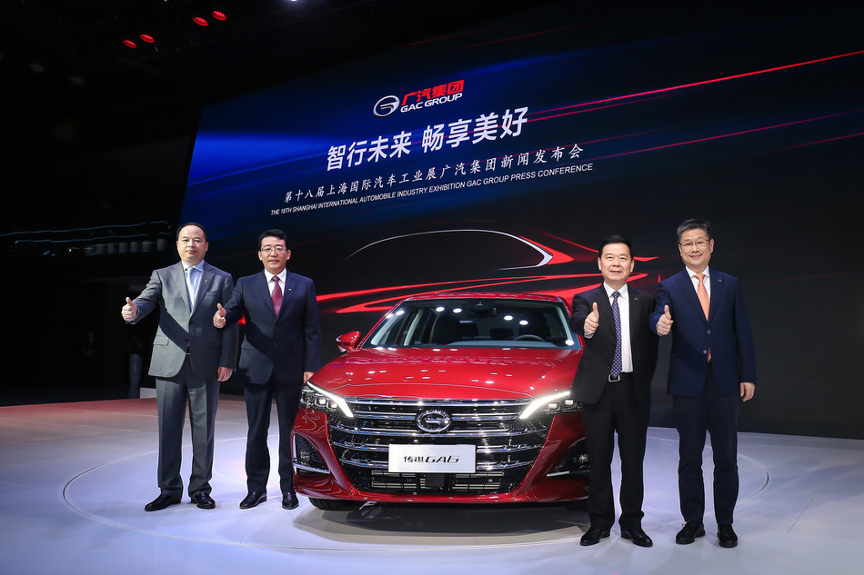 Zeng Qinghong, Chairman of GAC Group (second from right), Feng Xingya, President of GAC Group (second from left), Yu Jun, President of GAC Motor (first from left) and Wang Qiujing, President of GAC R&D Center (first from right) with all-new GA6