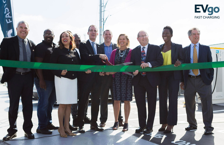 Culver City Mayor Thomas Small; Maven Gig Member Dirahn; LA DWP Commissioner Aura Vazquez; (Obscured behind Commissioner Vazquez is property owner Tony Shishani); Maven Gig Member Mark; Los Angeles Mayor Eric Garcetti; General Motors’ Maven Smart Cities Chief Alex Keros; EVgo CEO Cathy Zoi; LA Councilmember Paul Koretz; Maven Gig Member Dionne; and President of the LADWP Board of Commissioners Mel Levine.