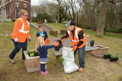 PSEG Long Island and some little helpers, spruced up the planters at Brookwood Hall Park in Islip, NY for Earth Day 2019.
