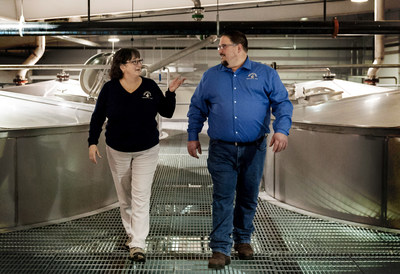 Michter’s Master Distiller Emerita Pam Heilmann and Michter’s Master Distiller Dan McKee (PRNewsfoto/Michter’s Fort Nelson Distillery)