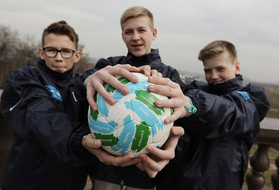 Hari Bola Sepak dan Persahabatan Antarabangsa Disambut di Sekolah-sekolah Serata Dunia