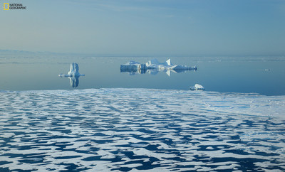 Glaces flottantes prs de l'le de Baffin, au Canada. Photographie de Manu San Flix. (PRNewsfoto/National Geographic Society)