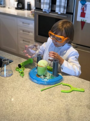 Duke Rancic creates his own mad science lab at home with the new line of Beaker Creatures products from Learning Resources