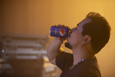John Leguizamo durante el rodaje de su nuevo comercial de Pepsi (PRNewsfoto/PepsiCo)