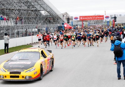 The 17th annual Banque Scotia 21k de Montréal was a big success with over 7,000 people taking part and raising a record breaking $1.5 million raised for 80 local charities as part of the Scotiabank Charity Challenge.   Credit: Inge Johnson (CNW Group/Scotiabank)