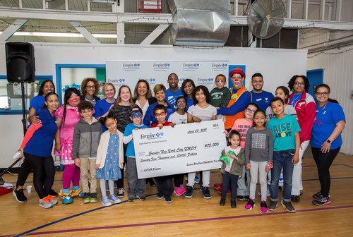 Empire BlueCross BlueShield staff presents YMCA staff and kids at the Bronx YMCA with a $75,000 grant for children’s health. (Photo Credit: Christopher Ernst)