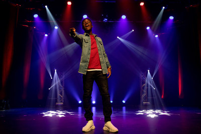 Finale nationale de Cégeps en spectacle - Caleb Amoussou reçoit le prix de la Fédération des cégeps