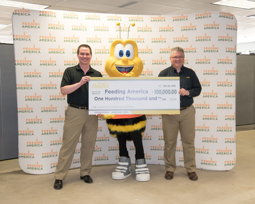 Honey Nut Cheerios™ surprises Feeding America at a member food pantry in Minneapolis, Second Harvest Heartland, with $100,000 check in celebration of the organization’s first place finish in the national Honey Nut Cheerios Good Rewards program