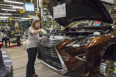 Toyota Motor Manufacturing Canada (TMMC) announced today that it will begin producing the top-selling Lexus NX and Lexus NX Hybrid compact luxury SUVs at its Cambridge, Ontario facility starting in early 2022. (CNW Group/Toyota Canada Inc.)