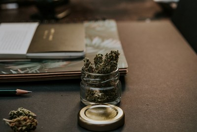 Although most cannabis users don’t have a medical prescription for cannabis, their reasons for using cannabis are often related to health and well-being. The top four reasons for consuming cannabis are to relax (79% regularly/occasionally), have fun (74%), relieve stress (69%) and help sleep (60%). (CNW Group/Valens GroWorks Corp.)