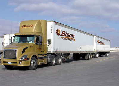 64 tonne B-train tractor-trailer operated by Bison Transport (CNW Group/Ballard Power Systems Inc.)