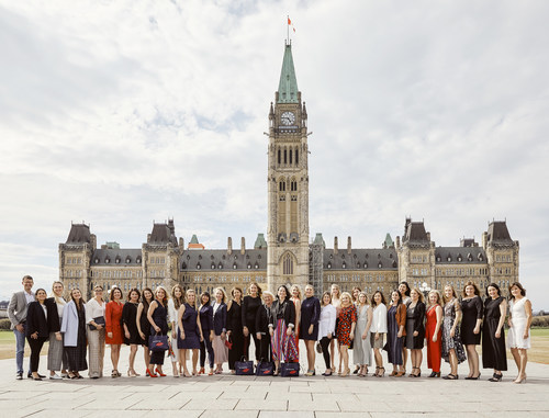 Beautycounter Consultants from across Canada meet with Members of Parliament in Ottawa to lobby for stricter regulation of personal-care products and support Canadian Environmental Protection Act reform. (CNW Group/Beautycounter)