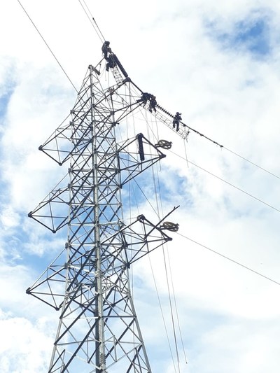 Figure 3. 86 of 107 powerline towers have been built and cable stringing between the towers has commenced (CNW Group/Lundin Gold Inc.)