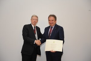 La "Stella d'Italia" è stata conferita al Prof. Ahmet KIRMAN per il suo contributo ai rapporti economici tra la Turchia e l'Italia