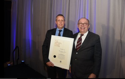 Don Manvel, Chairman and CEO of AVL Americas, presents BorgWarner’s Adam Jeffries with The Gordon Millar Award