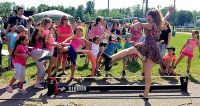 Le moulin à vent propose des activités participatives sous le thème Le kiosque des jeux d'antan, le 26 mai, de 13 à 16 h, à la Place de l'Espoir. (Groupe CNW/Arrondissement de Montréal-Nord (Ville de Montréal))