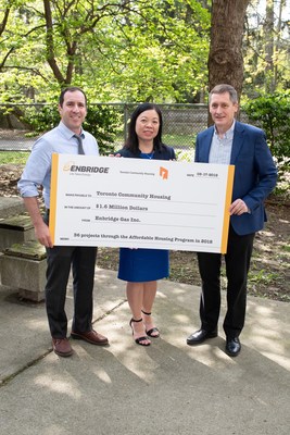 Left to Right: Ward 12 Councillor Josh Matlow, Rose-Ann Lee, Chief Financial Officer of Toronto Community Housing, and Jim Sanders, Senior Vice President, Enbridge Gas, during Enbridge’s $1.6 million incentive cheque presentation to Toronto Community Housing for the completion of 36 energy efficiency projects at buildings across Toronto in 2018. (CNW Group/Enbridge Gas Inc.)