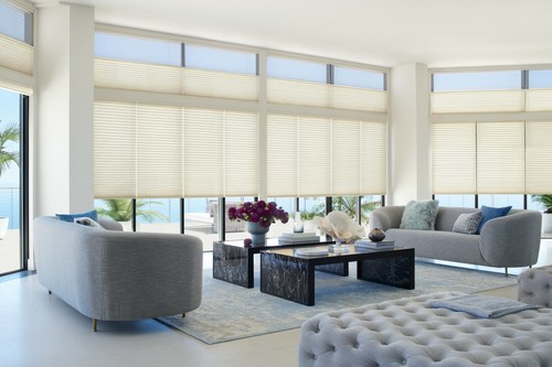 Discover how you can Own the Light with Hunter Douglas blinds (CNW Group/Hunter Douglas)