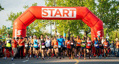 The sun was shining for the 55th edition of the Scotiabank Calgary Marathon, with over 9,000 people taking part. Highlights of the race include winners from around the world.  Photo Credit: Dave Holland (CNW Group/Scotiabank)