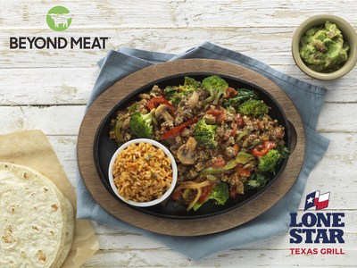 The new Beyond Meat Fajita! Beyond Meat crumble on a sizzling skillet with sautéed broccoli, spinach, mushrooms, peppers, onions & toasted pepita seeds. Tossed in ranchero sauce & served with our famous freshly baked tortillas & unlimited fajita fixings. (CNW Group/Lone Star Texas)