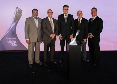 HELLA received its GM Supplier of the Year award at a ceremony on May 15 in Detroit