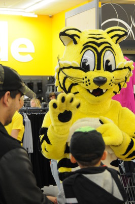 Notre mascotte Friendly, le Tigre Geant (Groupe CNW/Giant Tiger Stores Limited)