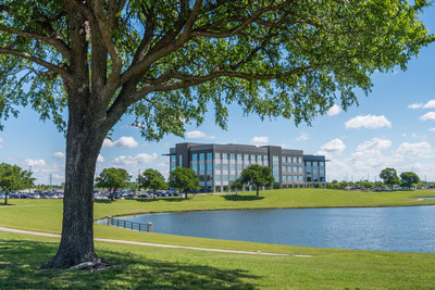 Mercedes-Benz Financial Services USA LLC moves into it's new, modern, technologically advanced, 200,000-square-foot Fort Worth Business Center at AllianceTexas. Mercedes-Benz Financial Services has maintained a presence in Texas since 1991.
