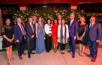 Members of the Financing Committee, Co-chairs, honorees, Université de Montréal dignitaries: Nadine Beauger, Steven Klein, Michel Bouvier, Marc Therrien, Anne Marinier, Susan McPeak, Madeleine Féquière, Louis Roquet, Louise Roy, Jacques Bernier, Ève Laurier, Dr. Guy Breton.
Absent from the photo: Robert Tessier. Photo credit : Dominick Gravel (CNW Group/Institute for Research in Immunology and Cancer (IRIC) of the Université de Montréal)