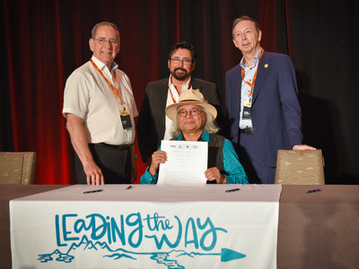 C.T. (Manny) Jules, First Nations Tax Commission, Harold Calla, Financial Management Board, Robert Louie, First Nations Lands Advisory Board, and Ernie Daniels, First Nations Finance Authority sign historic Protocol to work closely together to bring prosperity to First Nations communities. (CNW Group/Financial Management Board)