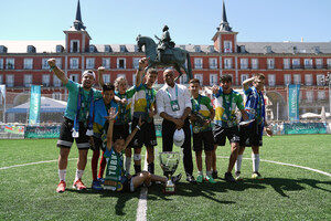 Programa social de crianças da Gazprom International, Futebol para a Amizade, ganha título GUINNESS WORLD RECORDS®