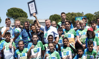 Viktor Zubkov and Young participants after receiving the GUINNESS WORLD RECORDS certificate