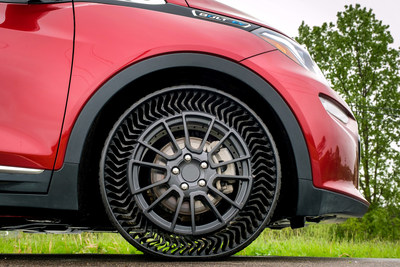 Michelin and General Motors announced a joint research agreement under which the companies intend to validate and advance the Uptis (Unique Puncture-proof Tire System) Prototype with the goal of introducing Uptis on passenger models as early as 2024.
